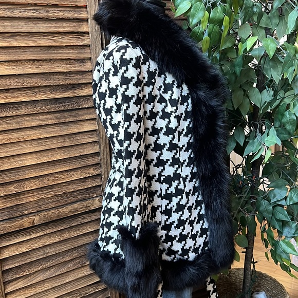 STUNNING Houndstooth Faux Fur collar & cuffs Belted Coat! It’s simply BEAUTIFUL! - Picture 6 of 16
